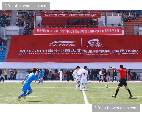 “德甲联盟举办教练研讨会，探讨青年球员阵型意识培养”